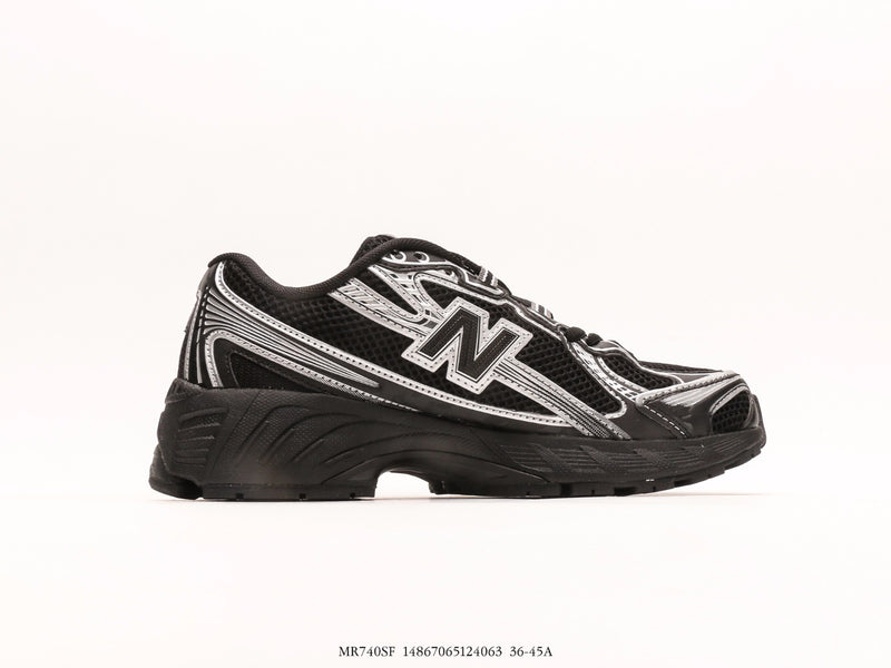 حذاء نيو بالانس 740v2 باللون الأسود