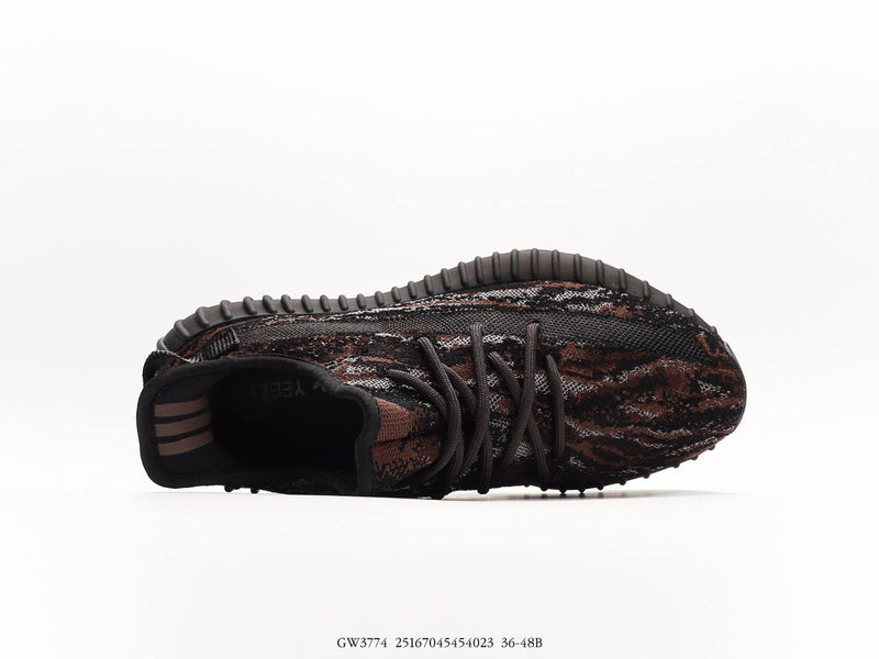 حذاء أديداس YEEZY BOOST 350 V2 باللونين الأسود والأزرق بتصميم تيرانوصور