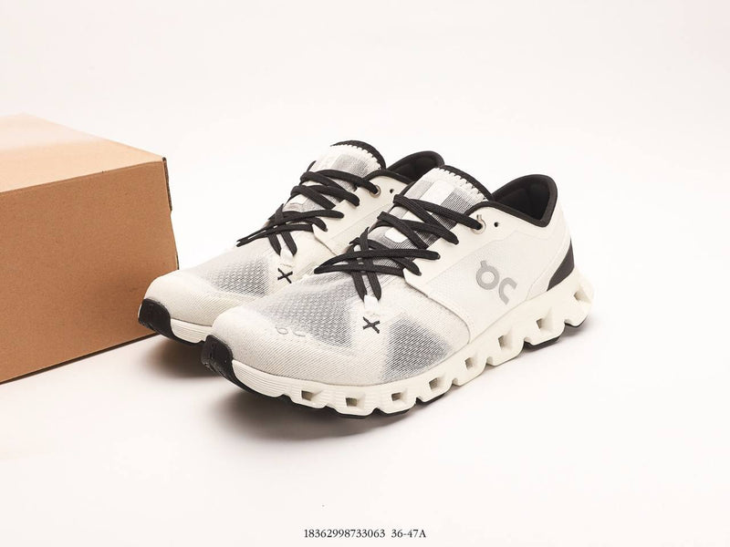 حذاء الجري Cloud X 3 باللون العاجي الأسود