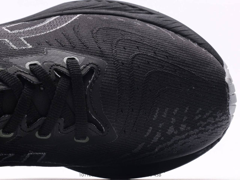 حذاء ASICS Novablast 4