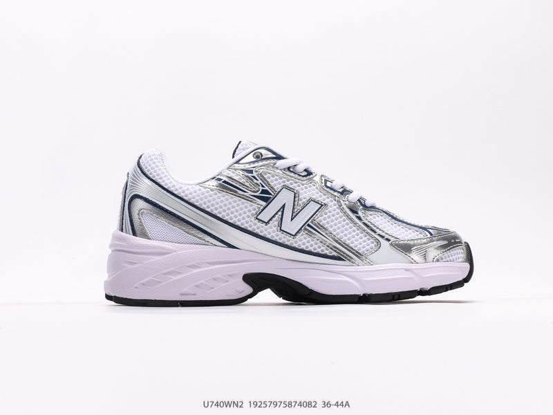 حذاء نيو بالانس 740v2 أبيض فضي