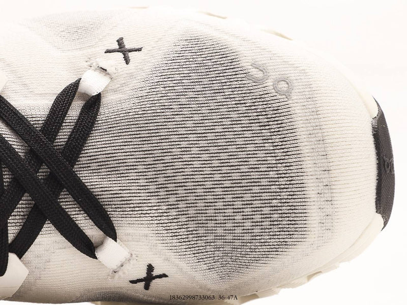 حذاء الجري Cloud X 3 باللون العاجي الأسود