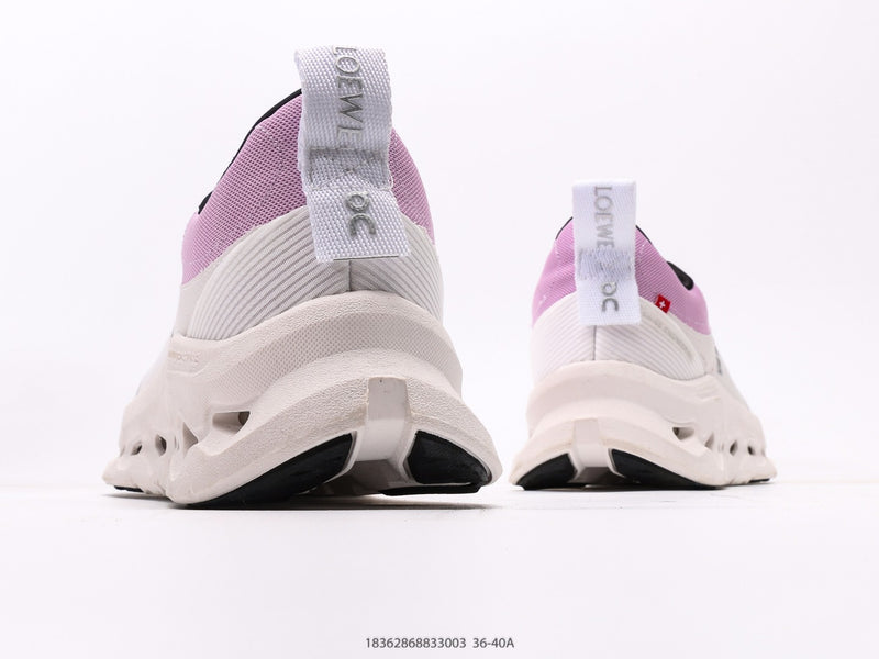 Loewe X Cloudtilt 2 وردي أبيض
