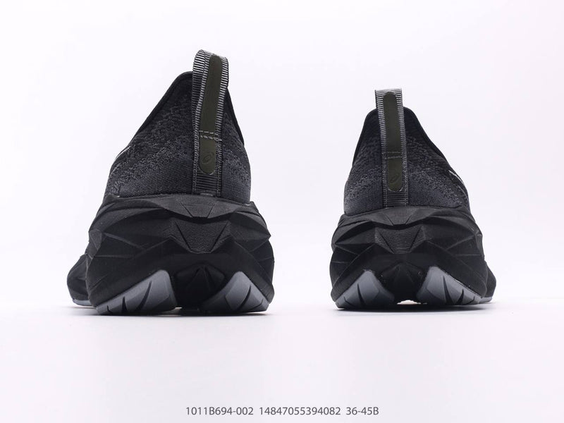 حذاء ASICS Novablast 4