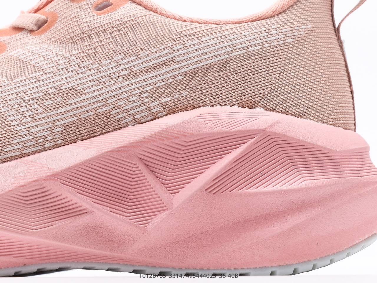 حذاء ASICS Novablast 5 "وردي"
