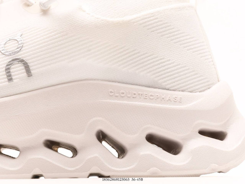 حول تشغيل Cloudtilt LOEWE All White